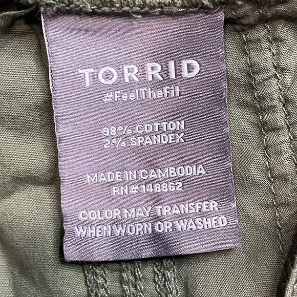 Torrid Women's Plus Size 1R Green Utility Bermuda Cotton Shorts - Picture 5 of 6